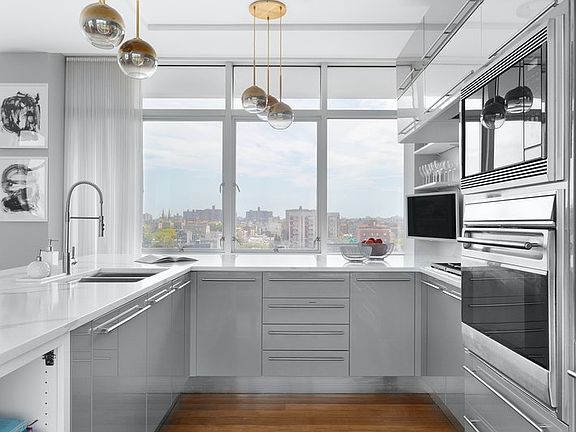 4th image of 50 Bayard St Ph 3