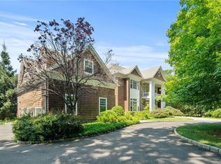 11 Threshing Rock Rd, Pound Ridge, NY 10576