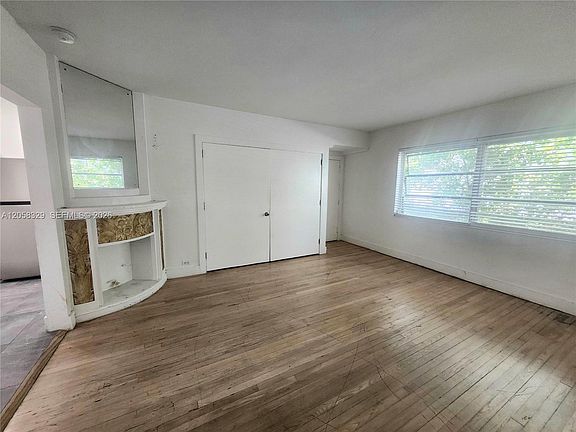 5th image of 1557 Euclid Ave #5