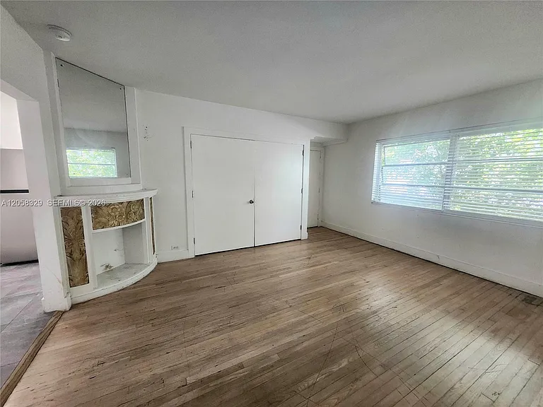 1557 Euclid Ave #5 — Photo 5