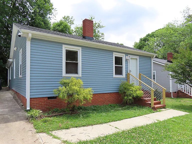 1215 Kent St — Photo 2