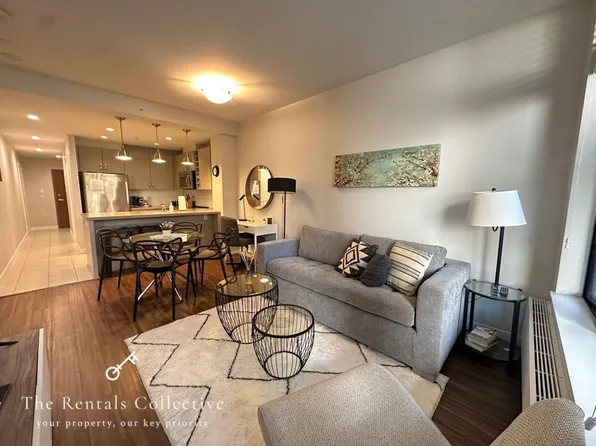 215 W 1st St #301, North Vancouver, BC V7M 1B3