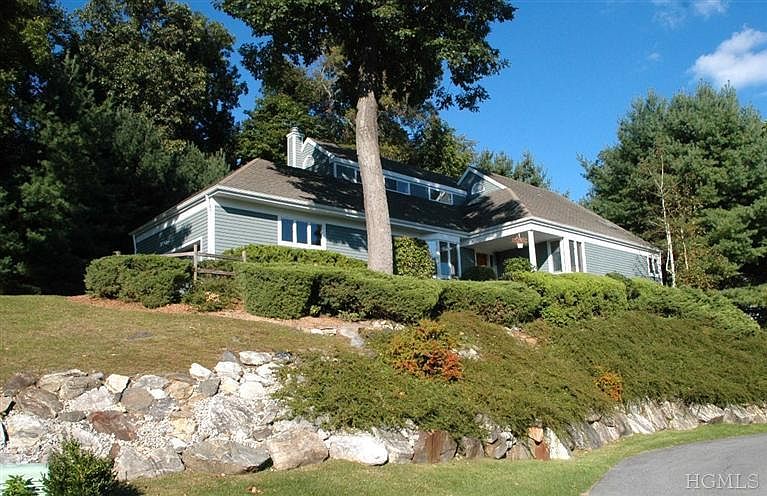 1st image of 4 Greenwood Ct