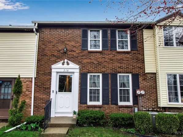 216 Stepping Stone Ln, Orchard Park, NY 14127
