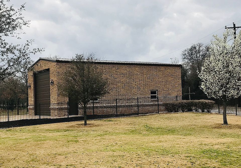 2nd image of 270 Sugartree Cir