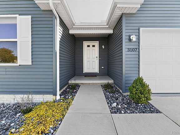 2nd image of 3107 Daisy Way