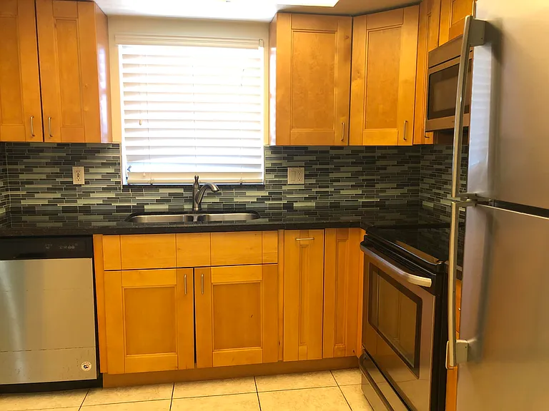 5811 NE 14th Rd #4 — Photo 7