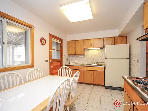 Kitchen / Breakfast Room