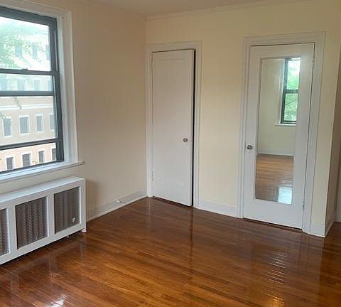 4th image of 220 Martine Ave #6