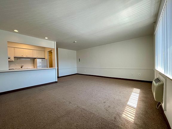 3rd image of 4020 Lindell Blvd APT 405