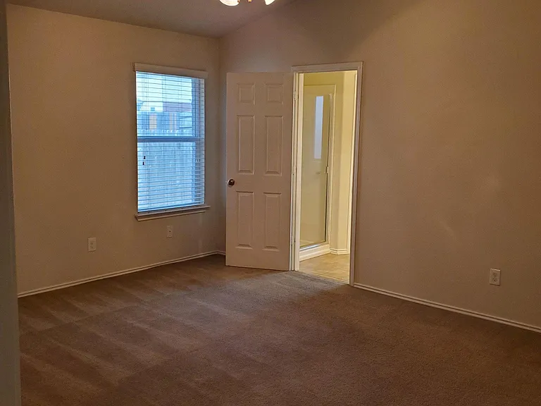 5008 Bridgewood Dr — Photo 7