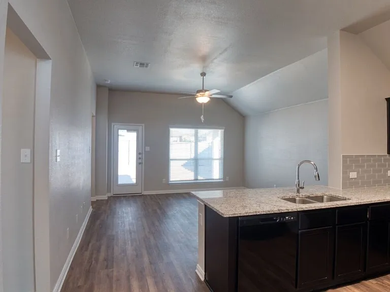 619 Hollyhock Dr — Photo 3