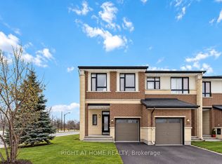 300 Cooks Mill Cres, Ottawa, ON K1V 2N3