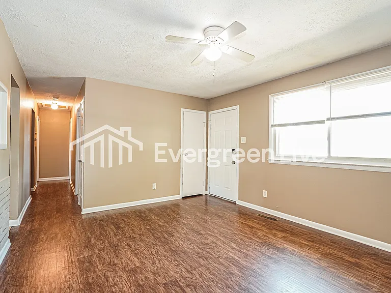 4313 E Livingston Ave — Photo 5