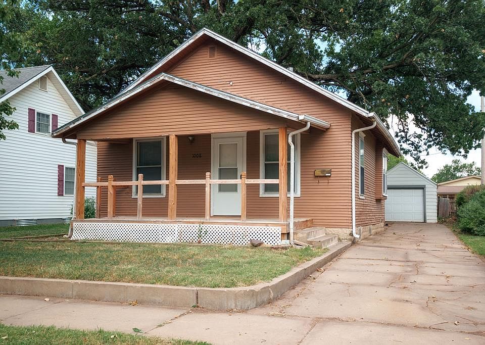 1st image of 1008 E Ash St