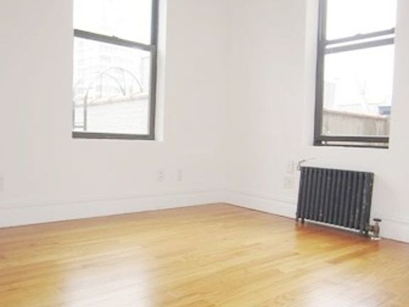 4th image of 236 E 5th St APT E5