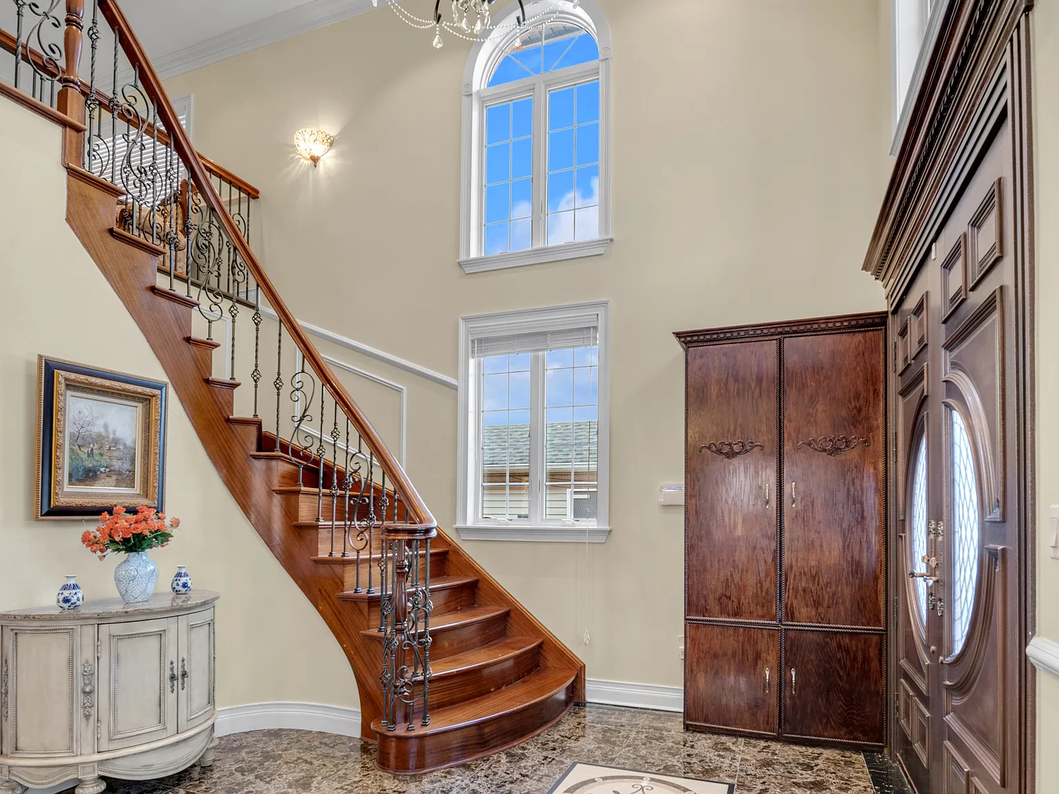 3 bed, 3.5 bath, 2100 sqft, $5,800 — Photo 3