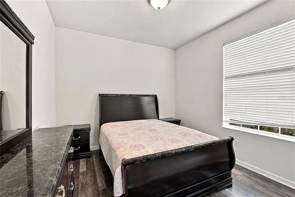 3 bed, 2.0 bath, 1247 sqft, $2,500 — Photo 4