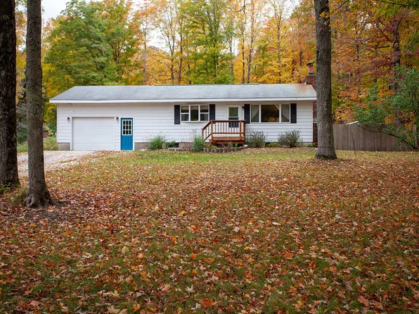 1296 River Rd, Beulah, MI 49617