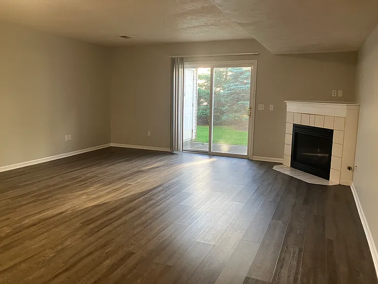1789 Park Trl NE — Photo 4