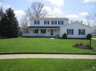 689 Oakhurst Ct, Amherst, OH