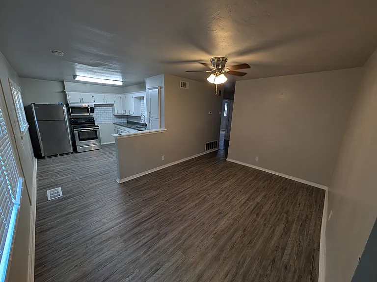 1614 Iowa St — Photo 3