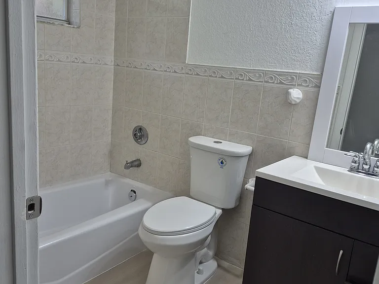 137 NW 58th St — Photo 3