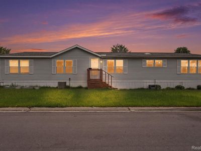 29585 Cambridge Ct, New Baltimore, MI, 48051