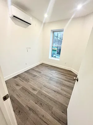 Rented by Delmark Realty LLC | media 5