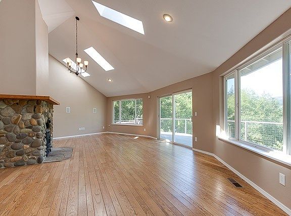 5th image of 33010 NE Clearwater Dr