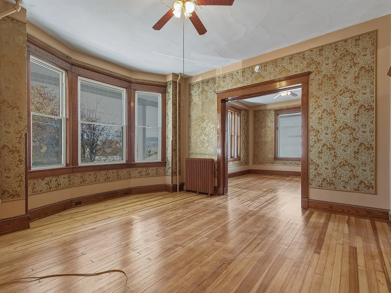 6 bed, 1.5 bath, 2500 sqft, $2,200 — Photo 1