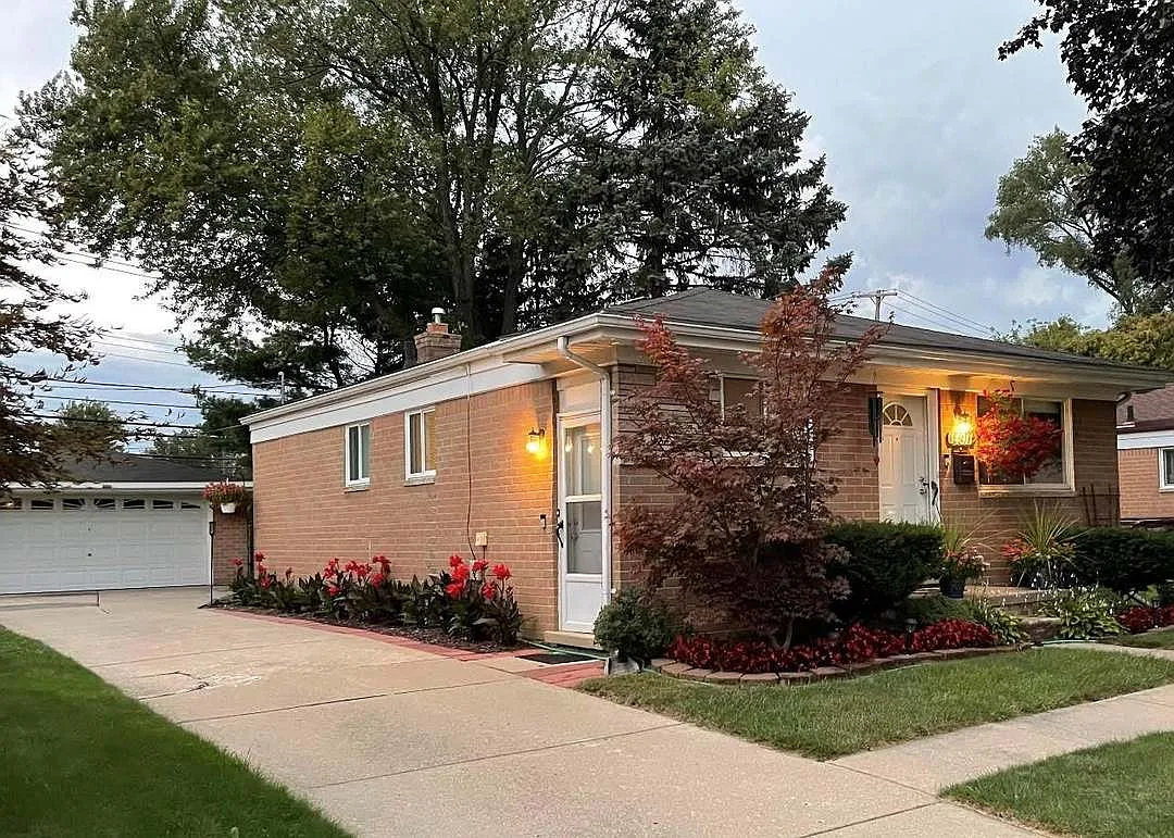 Cavour St, Livonia — Photo 1
