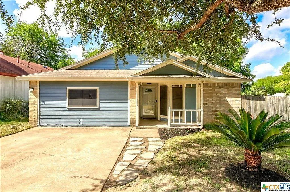 4 bed, 1536 sqft, $2,200 — Photo 1