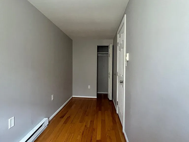 708 Medina St — Photo 5