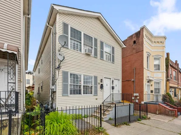 12 Bayview Avenue image 1 of 27