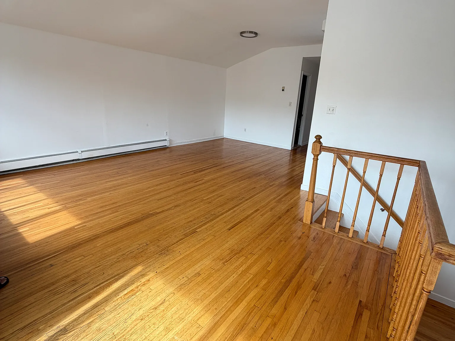3 bed, 1200 sqft, $3,200 — Photo 2