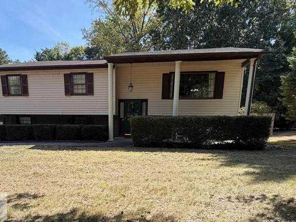 216 Woodcreek Pl, Blairs, VA 24527