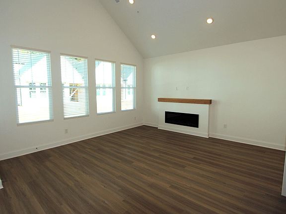 2nd image of 306 Chardonnay Way