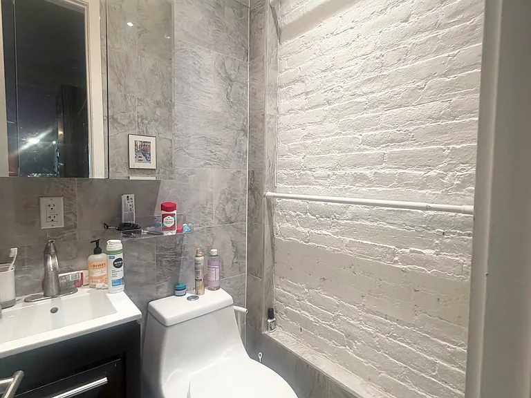 412 W 22nd St #5R — Photo 5
