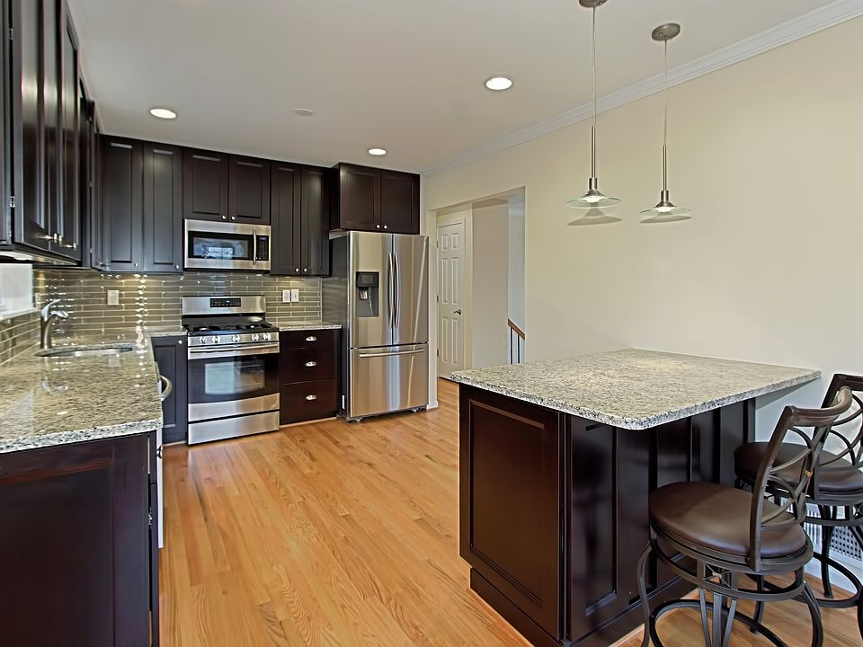 Kitchen breafast island