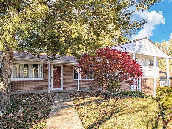 3rd image of 140 Hillcrest Dr