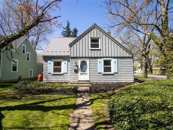 387 Lamarck Dr, Amherst, NY 14226