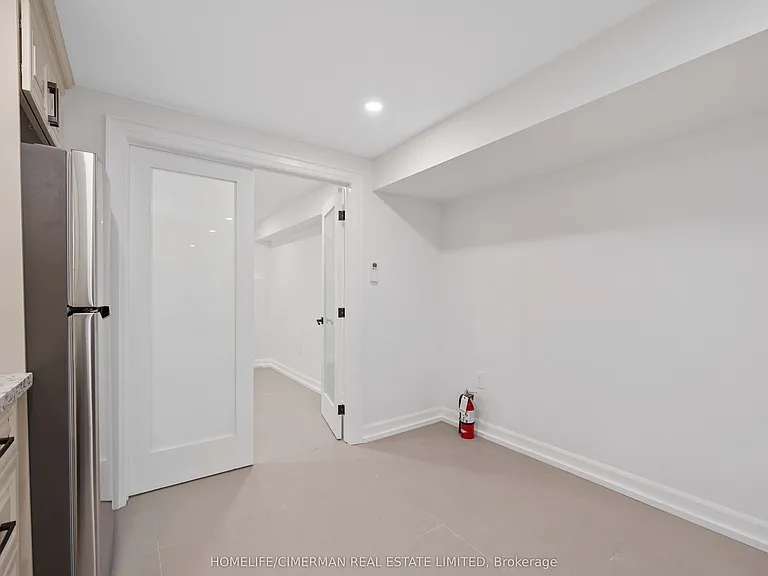 861 Ossington Ave #LOWER — Photo 20