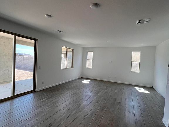 3rd image of 17993 W VOGEL Avenue
