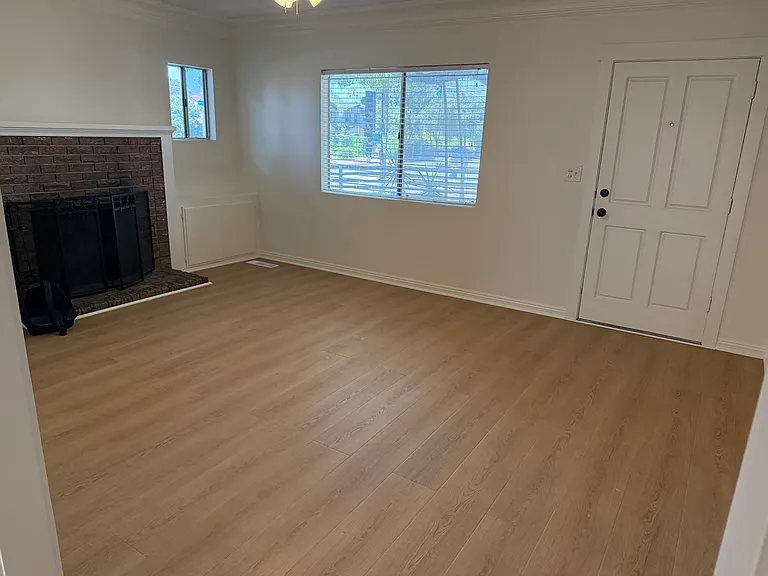 500 N Hill Ave — Photo 2