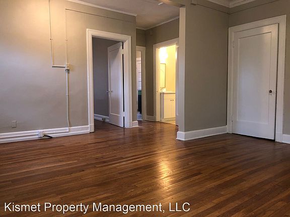 4th image of 1973 Poplar Ave #18