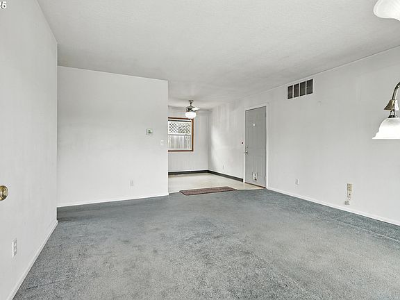 4th image of 12130 SE Reedway St