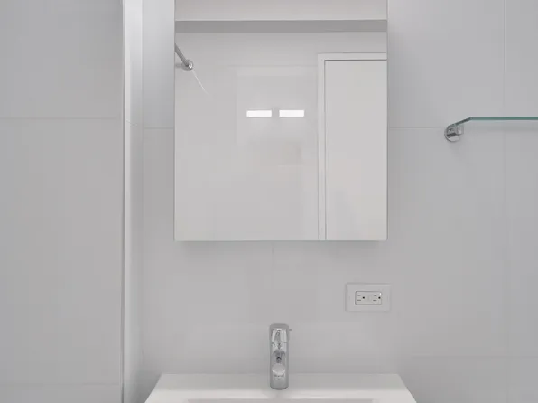 160 Riverside Boulevard image 13 of 14