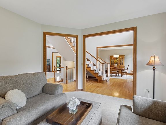 4th image of 2203 Crystal Way