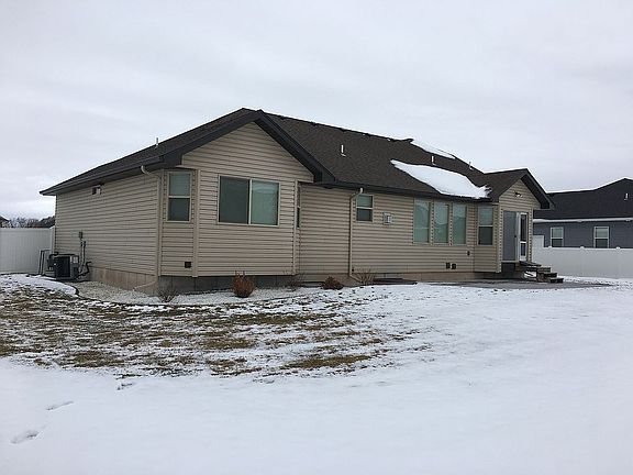 3rd image of 1220 N Robins Ave